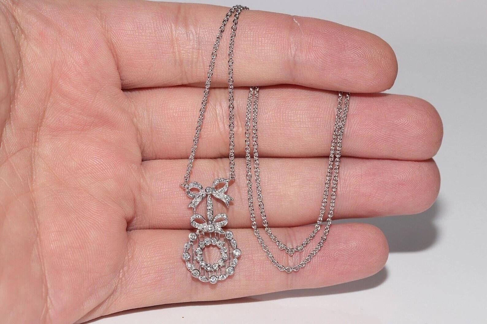 In ottime condizioni.
Il peso totale è di 6,4 grammi.
Totalmente è un diamante da 0,50 ct.
Il diamante ha un colore H+I e una purezza vs-s1.
La lunghezza totale della catena è di 22 cm.
Per qualsiasi domanda, contattaci.