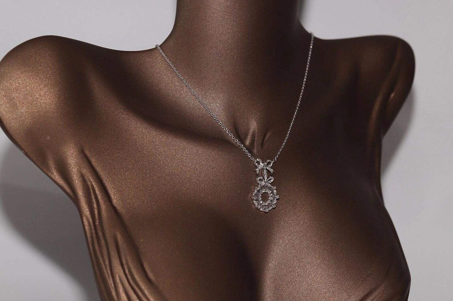 Collana con ciondolo decorato con diamanti naturali in oro 18k In condizioni buone in vendita a Fatih/İstanbul, 34