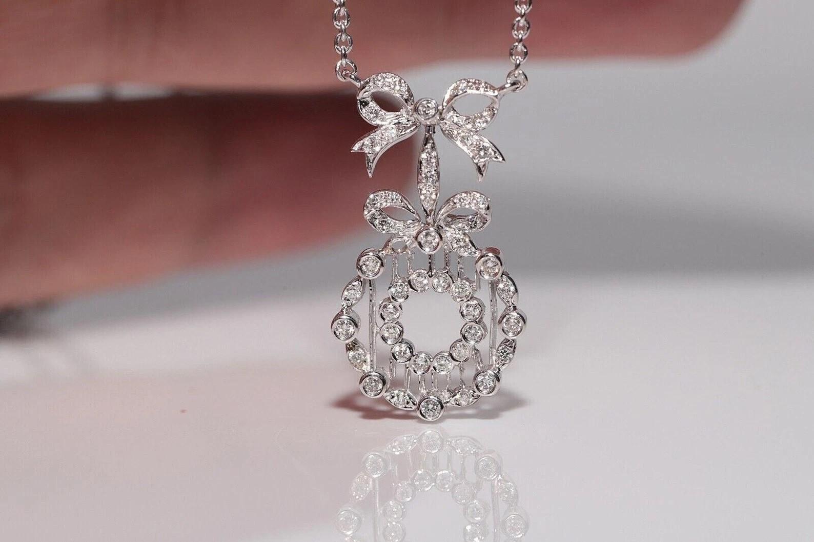 Collana con ciondolo decorato con diamanti naturali in oro 18k in vendita 2