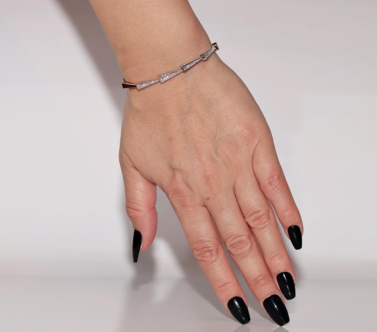 Pulsera Bonita Decorada con Diamantes Naturales de Oro de 18k en venta 11