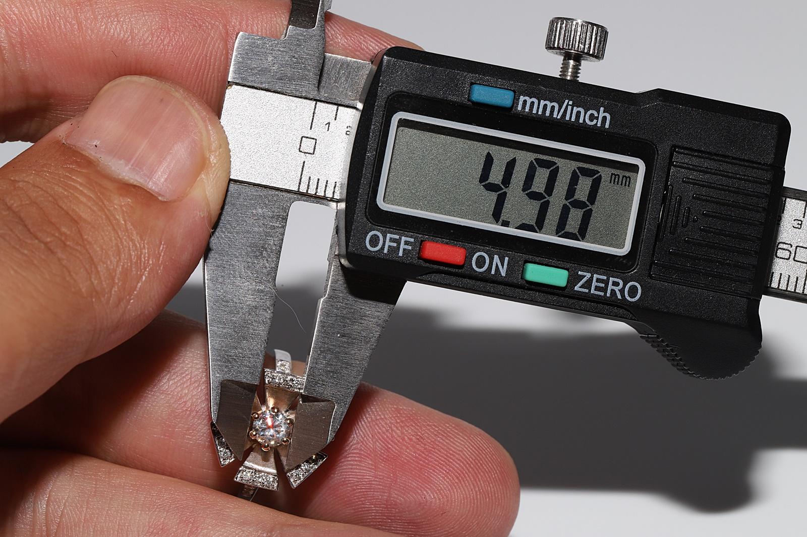 Jolie bague en or 18k ornée de diamants naturels en vente 5