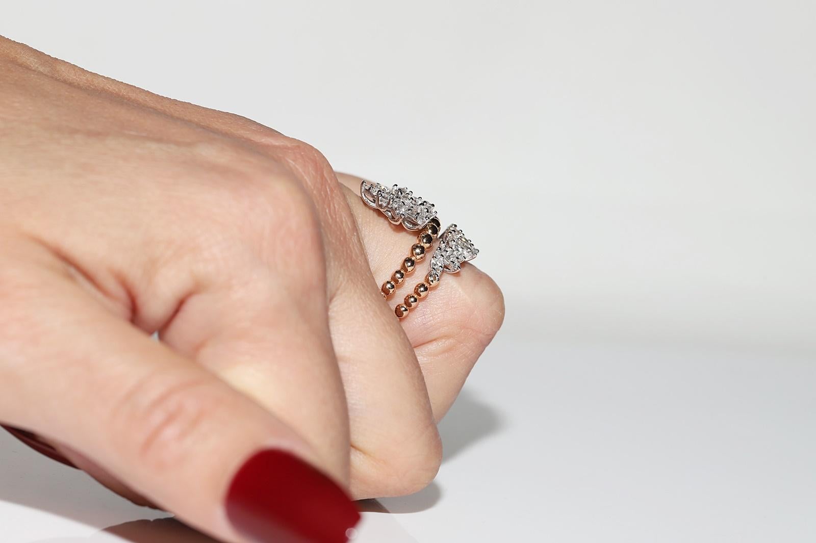 Moderno Anello decorato con diamanti naturali in oro 18k in vendita