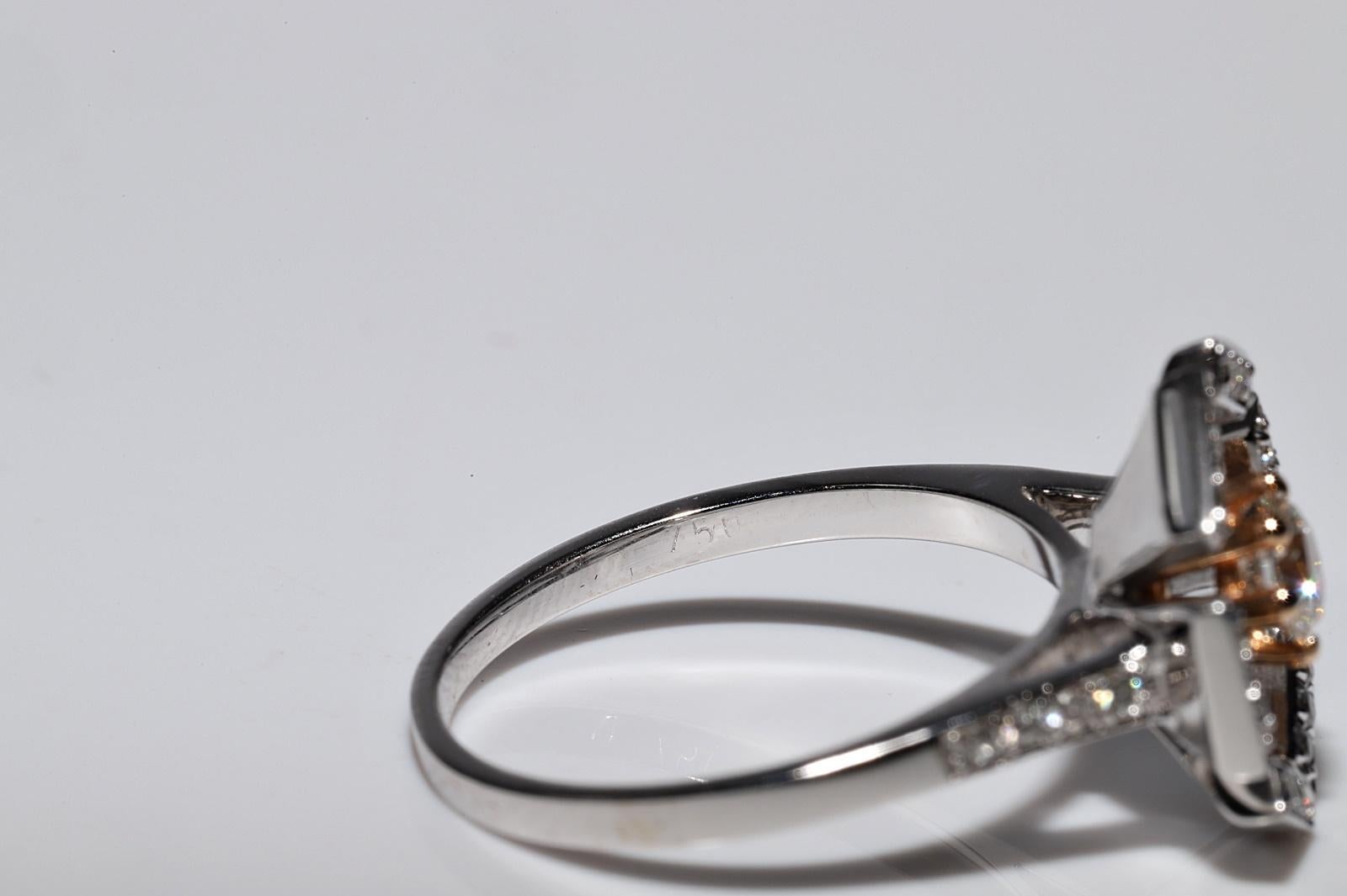 Jolie bague en or 18k ornée de diamants naturels en vente 2