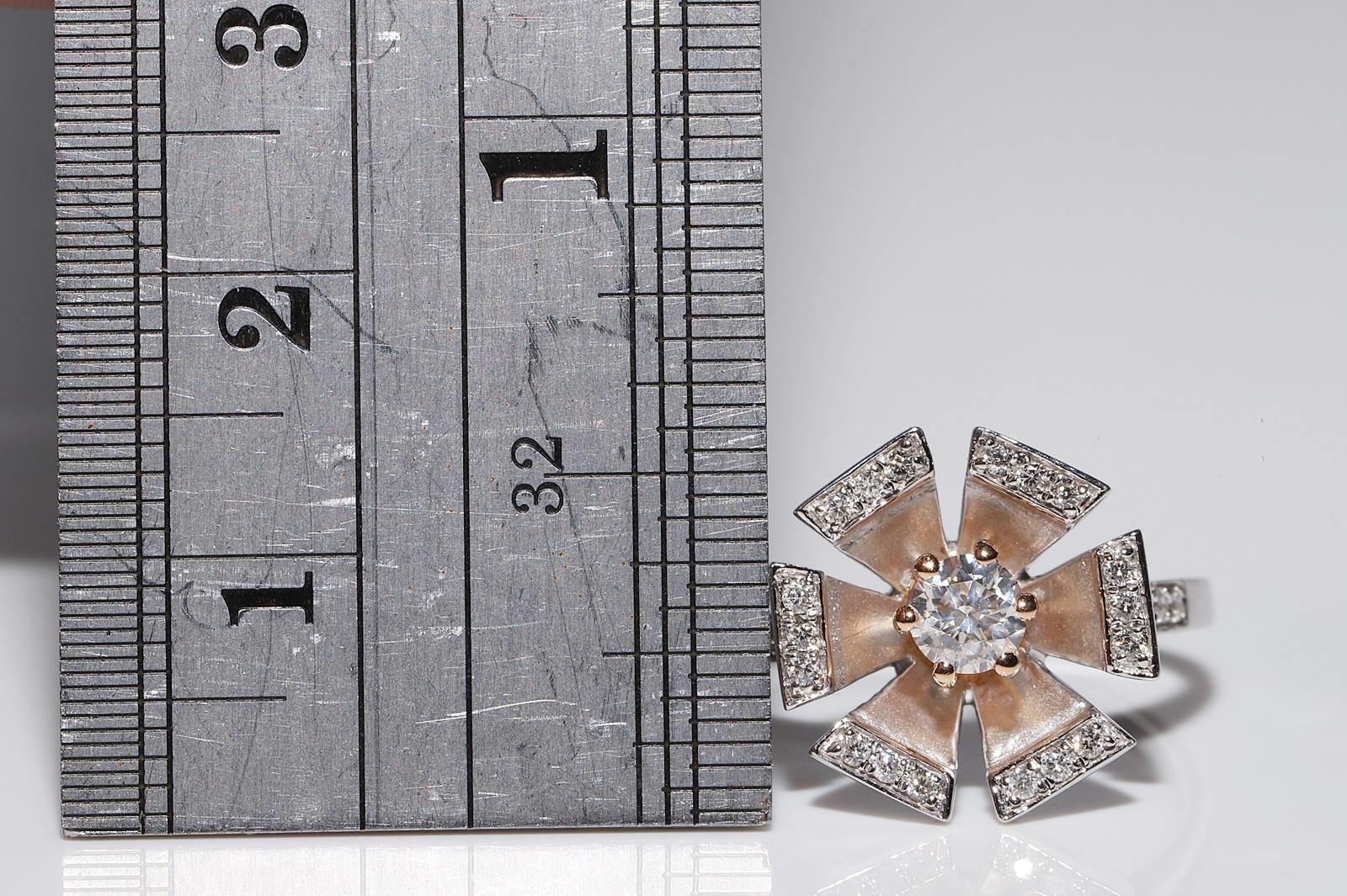 Jolie bague en or 18k ornée de diamants naturels en vente 3