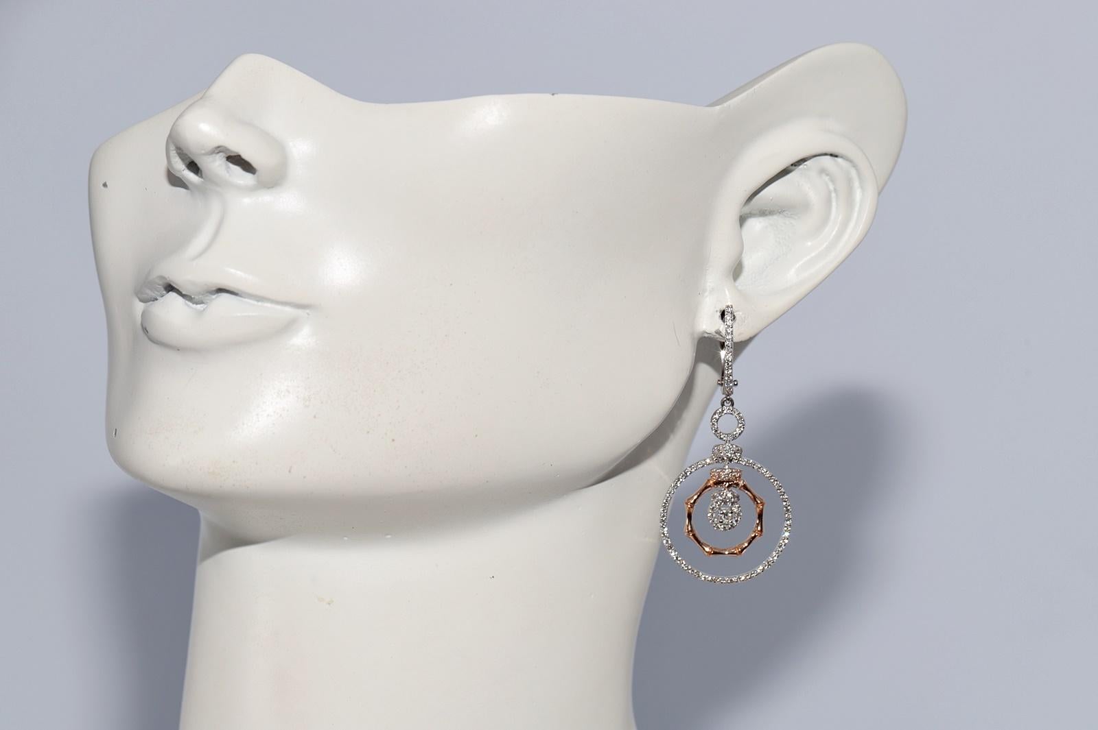 Boucles d'oreilles pendantes en or 18 carats ornées de diamants naturels de forme ronde en vente 8