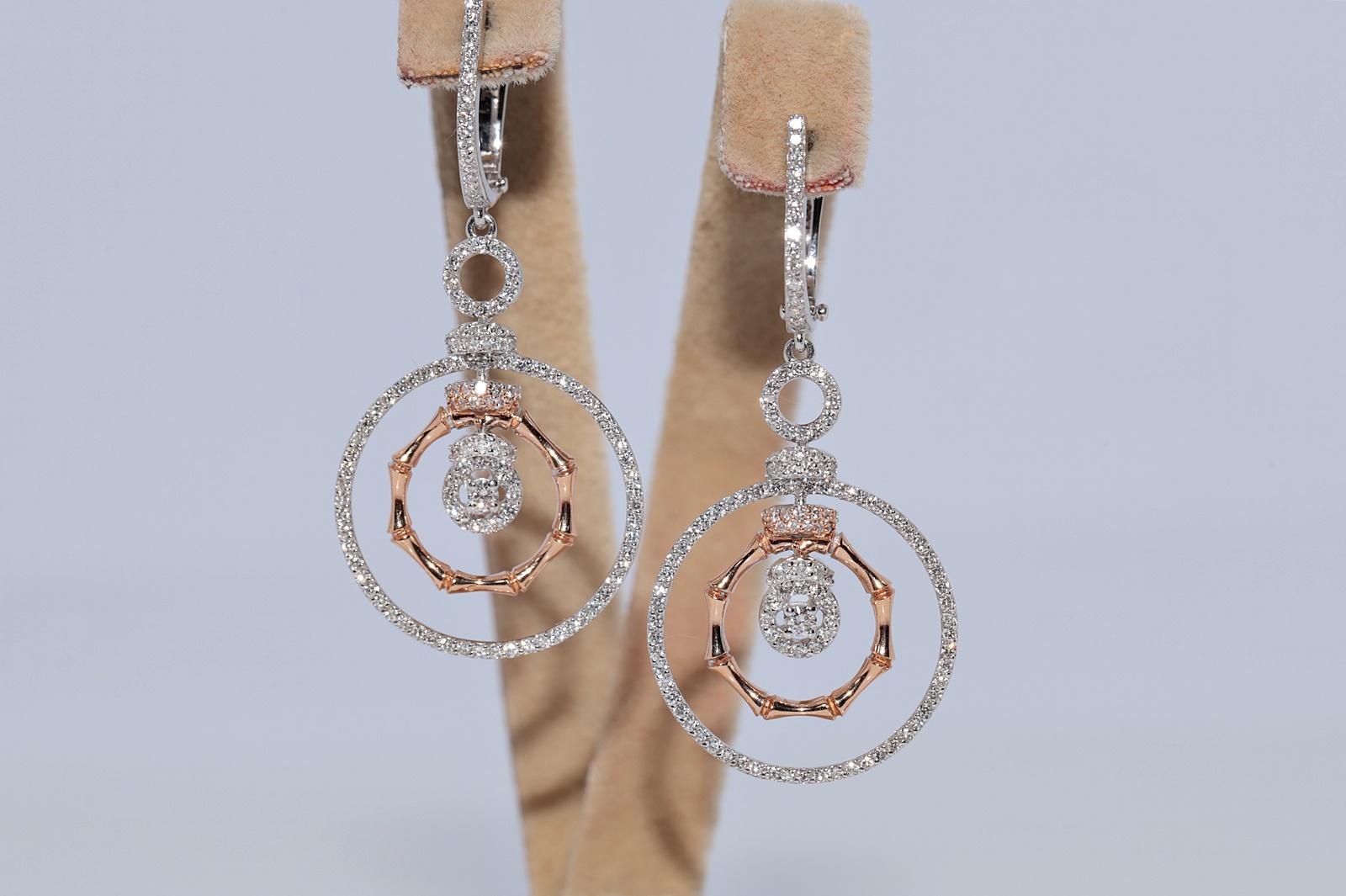 En très bon état.
Le poids total est de 8.4 grammes.
Au total, un diamant de 1,23 ct.
Le diamant est de couleur G-H et de pureté vs1.
N'hésitez pas à nous contacter pour toute question.