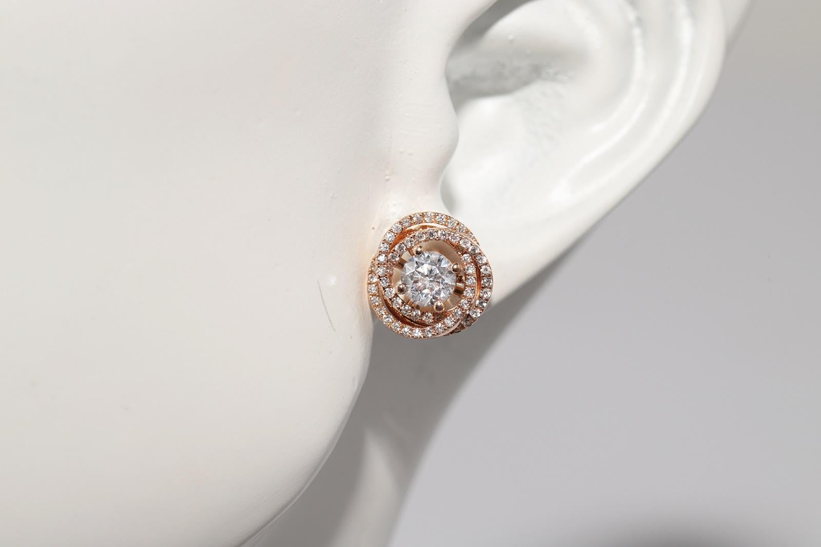 Boucle d'oreille en or 18k ornée de diamants naturels de forme ronde en vente 4