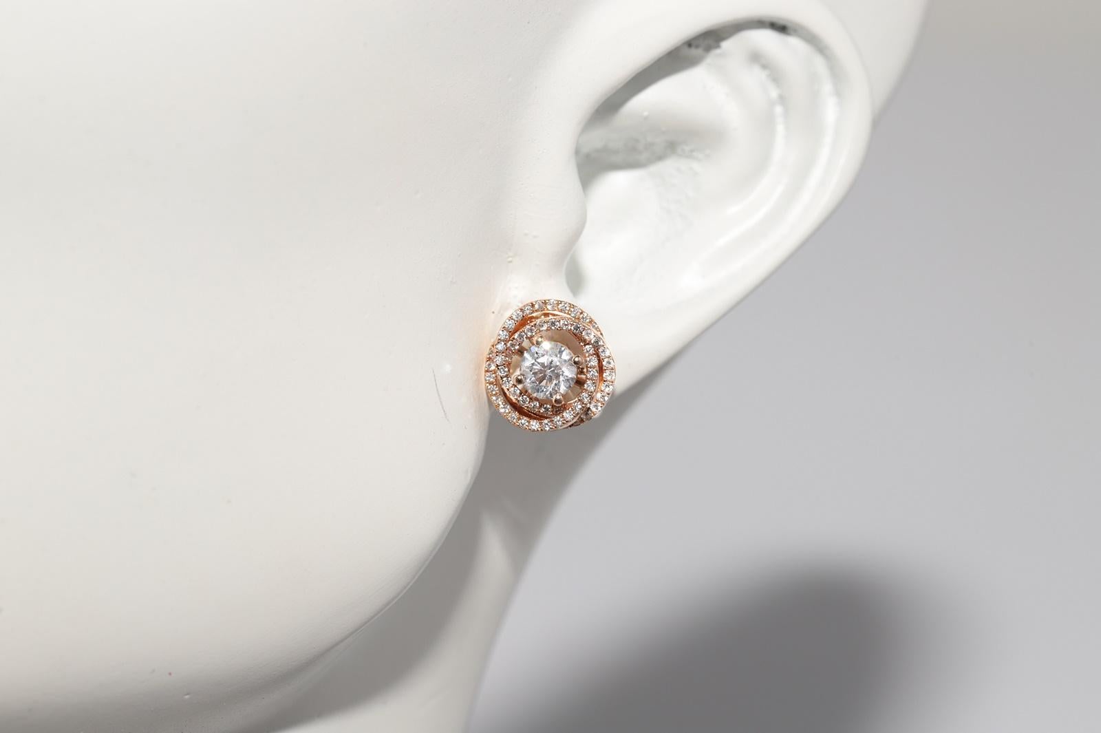 Boucle d'oreille en or 18k ornée de diamants naturels de forme ronde en vente 6