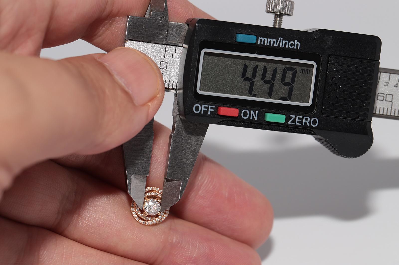 18 Karat Gold Natürlicher Diamant-Ohrstecker im runden Stil, dekoriert im Angebot 8