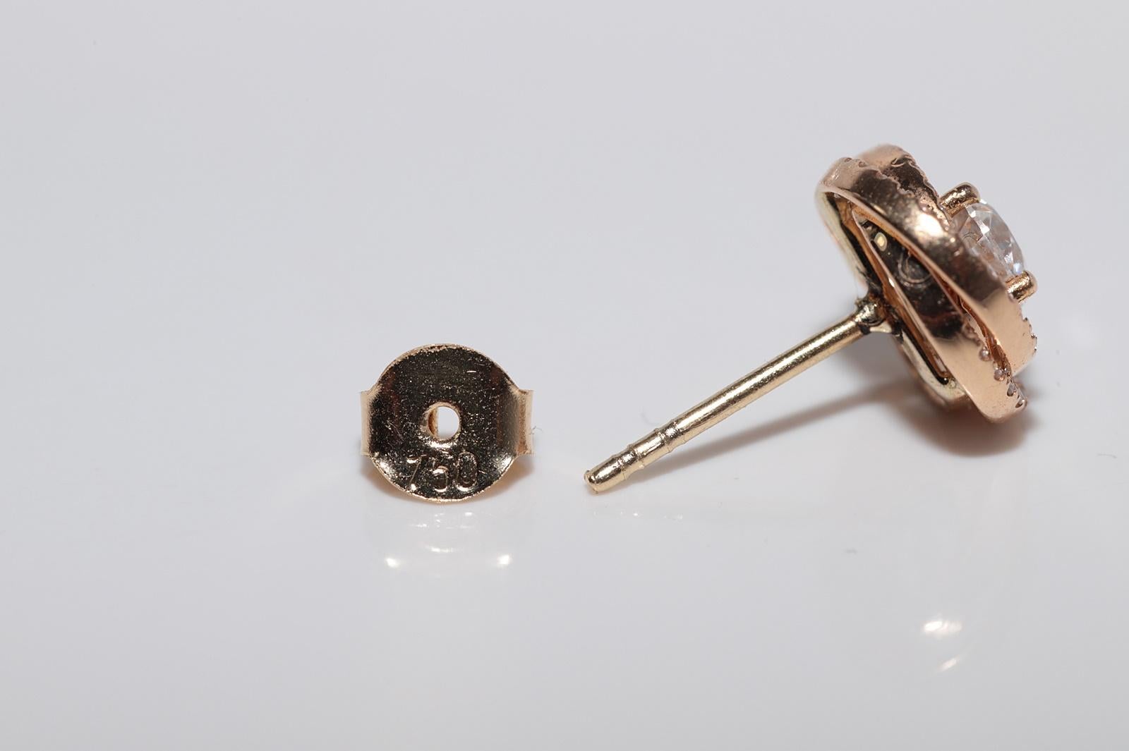 Boucle d'oreille en or 18k ornée de diamants naturels de forme ronde en vente 9