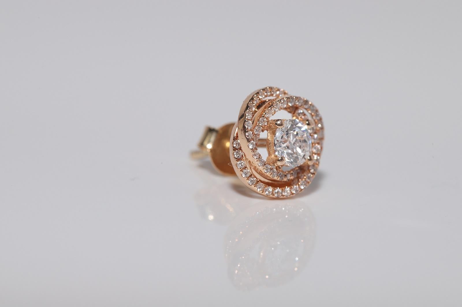 Boucle d'oreille en or 18k ornée de diamants naturels de forme ronde Pour femmes en vente