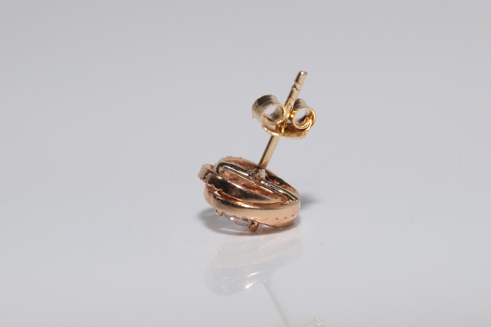 18 Karat Gold Natürlicher Diamant-Ohrstecker im runden Stil, dekoriert im Angebot 3