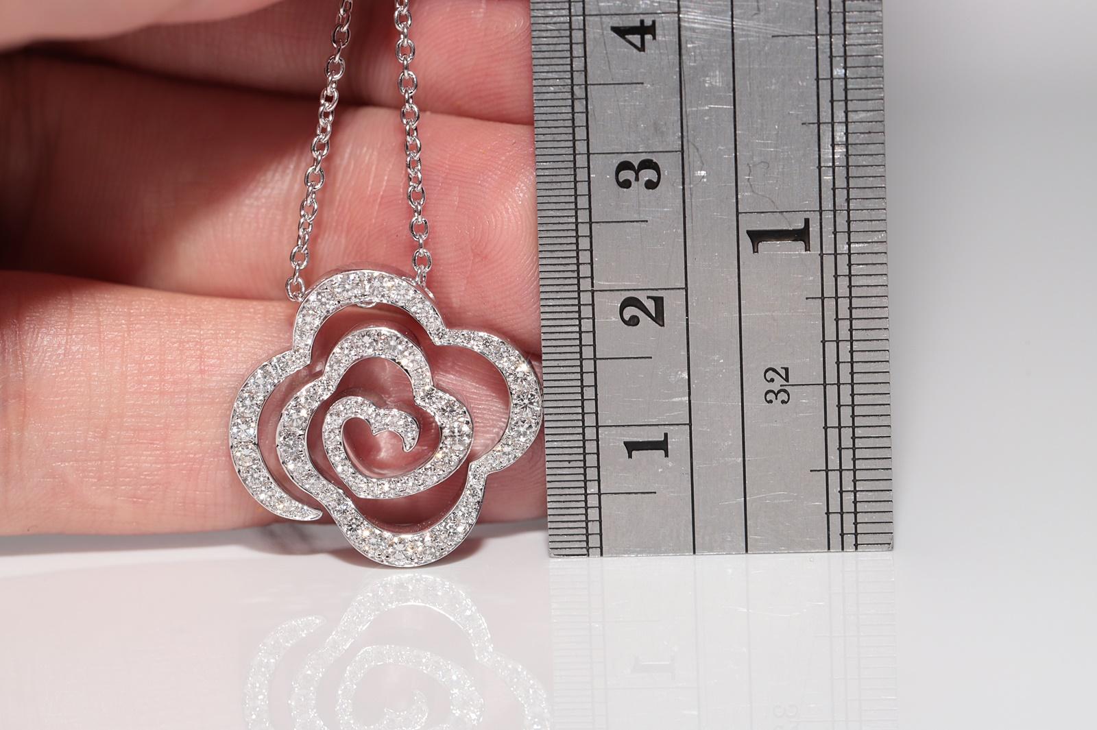 18k Gold Natural Diamond Heart Style Natural Diamond Decorated Pendant Necklace For Sale 4