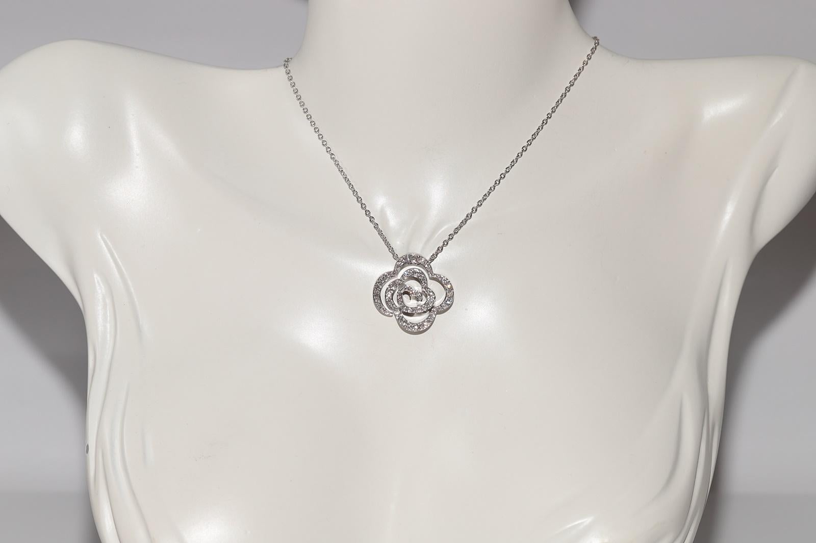 Modern 18k Gold Natural Diamond Heart Style Natural Diamond Decorated Pendant Necklace For Sale