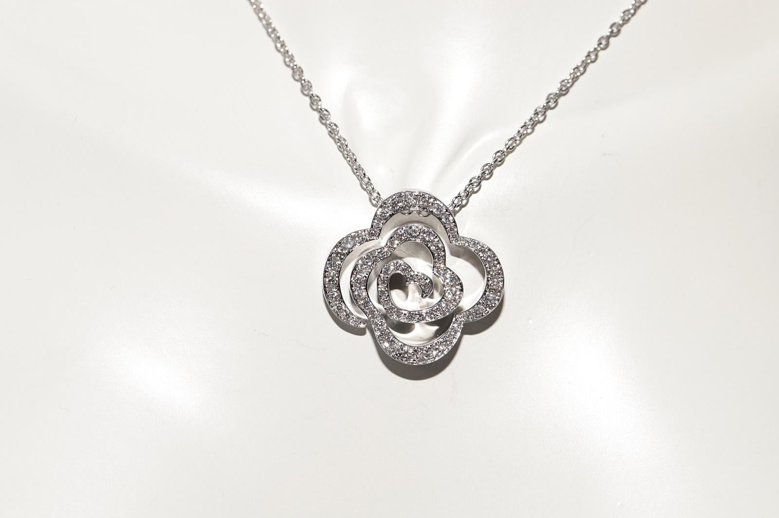 Brilliant Cut 18k Gold Natural Diamond Heart Style Natural Diamond Decorated Pendant Necklace For Sale