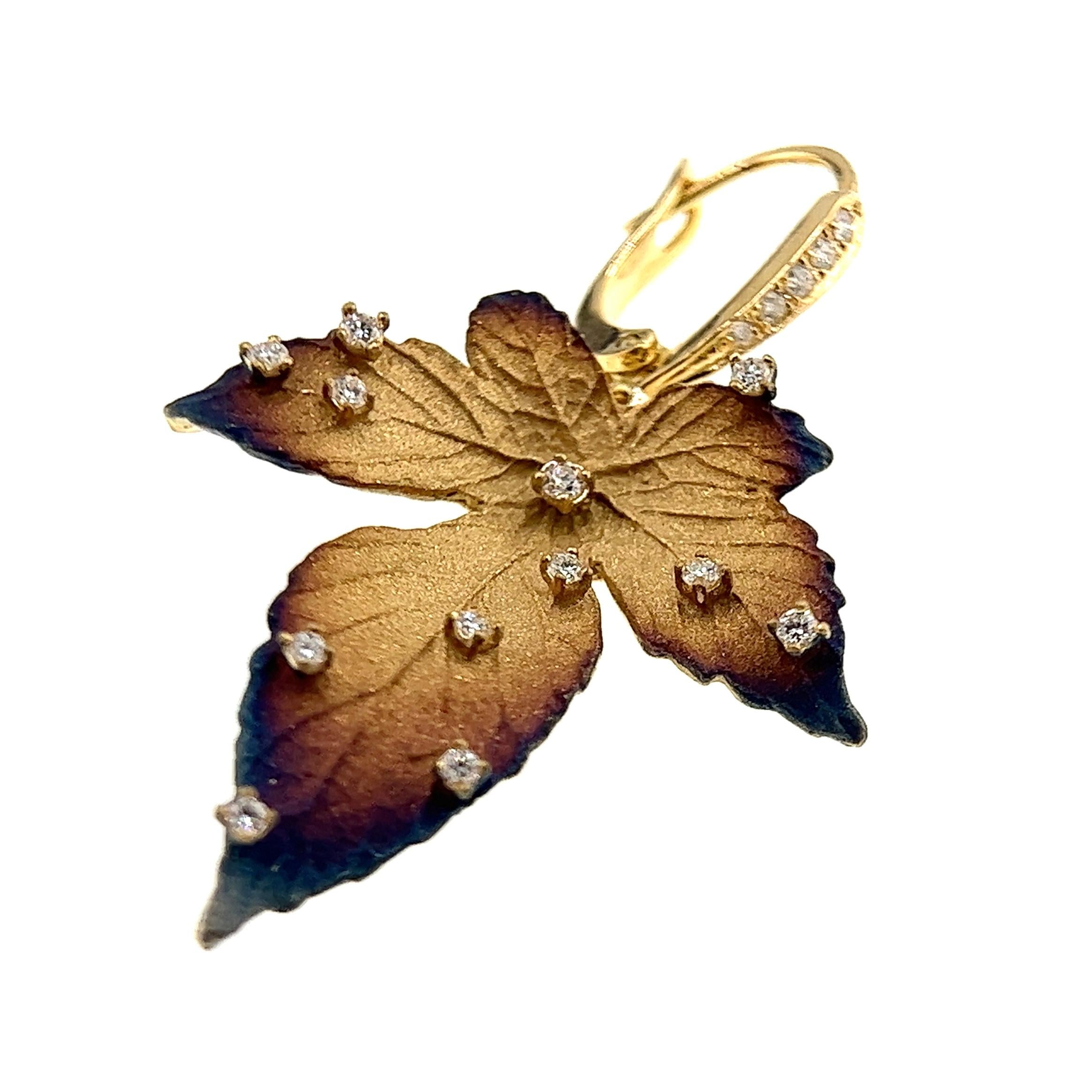 Orecchini a pendente con diamanti naturali in oro 18K

24 Diamanti - 0,356 CT
Oro 18K - 10,87 GM

Collection'S Maple Leaf
Orecchini e ciondoli

Altamente personalizzabile.
Colorato con una speciale polvere d'oro.
Marchio di gioielli di Hong Kong.