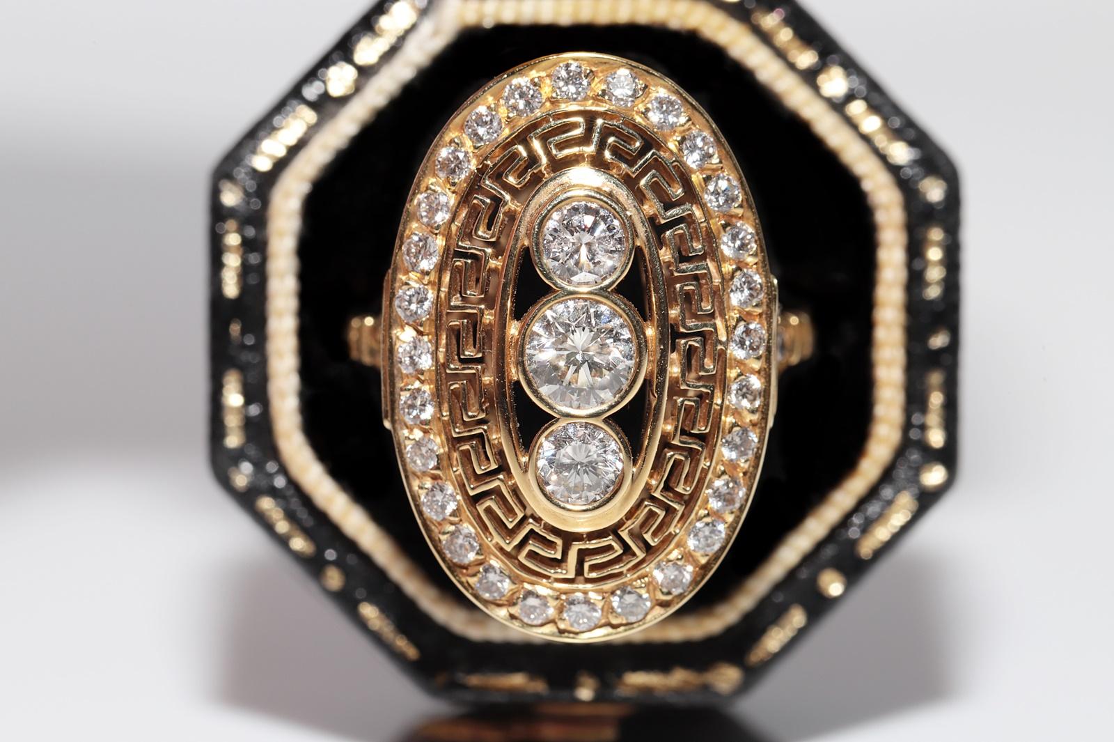 18k Gold Natural Diamond Natural Diamond Decorated Oval Style Ring For Sale 6