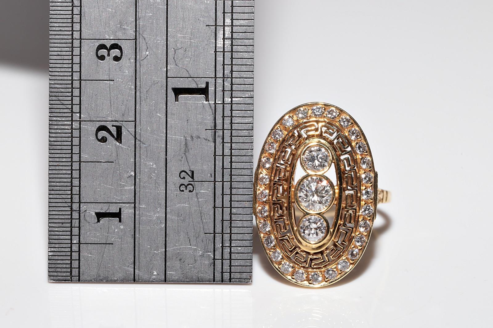 Brilliant Cut 18k Gold Natural Diamond Natural Diamond Decorated Oval Style Ring For Sale