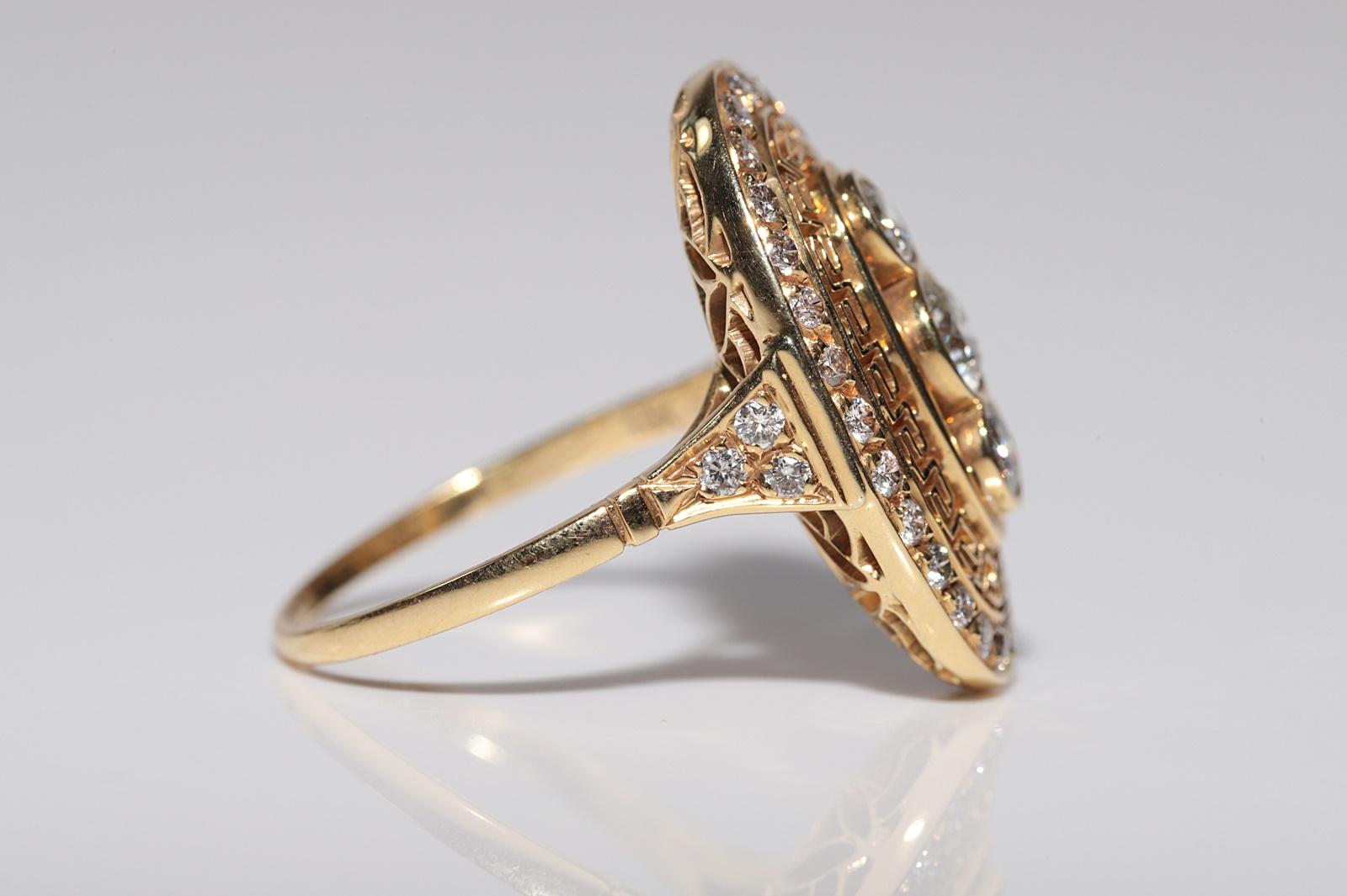 Women's 18k Gold Natural Diamond Natural Diamond Decorated Oval Style Ring For Sale