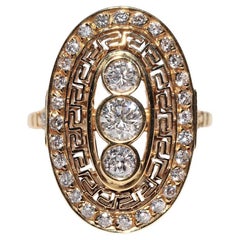 Bague de style ovale décorée de diamants naturels en or 18 carats