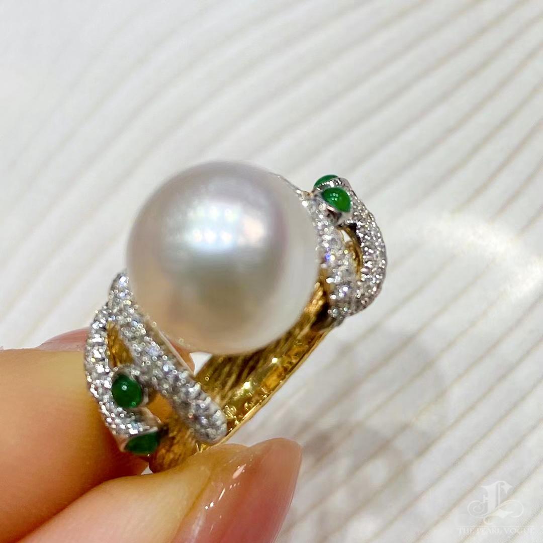 Crown Radiance】Emerald Orbit Aurora Südsee Perlen Ring in gebürstetem 18K Gold im Angebot 3