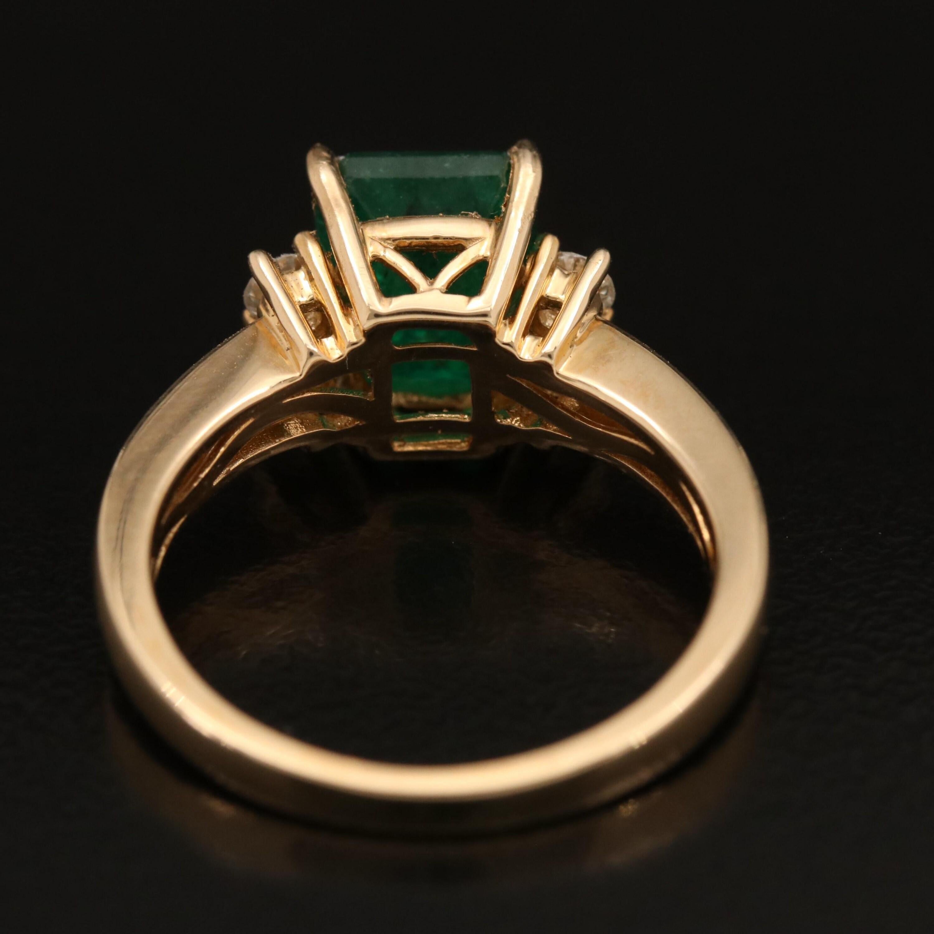 Im Angebot: 18 Karat Gold Natürlicher Smaragd Verlobungsring, Art Deco Smaragd Statement-Ring () 4
