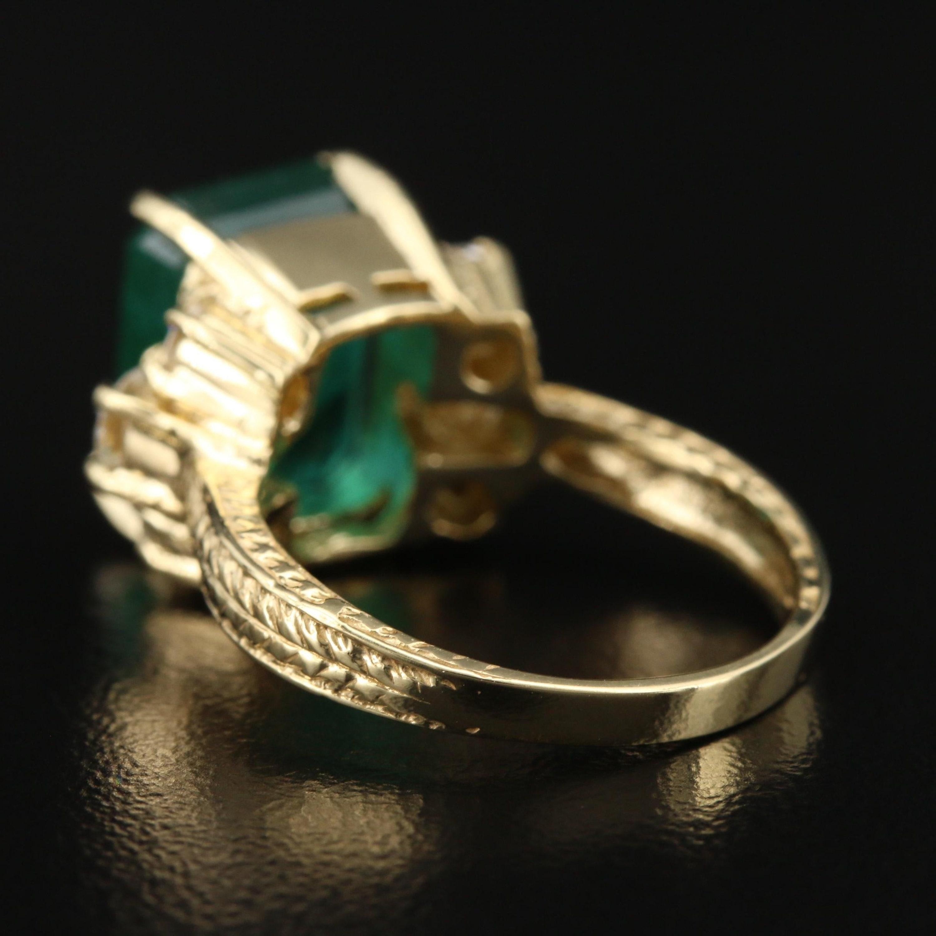 Art Deco 4 CT Certified Natural Emerald and Diamond Engagement Ring in 18K Gold In New Condition For Sale In Orlando, Florida