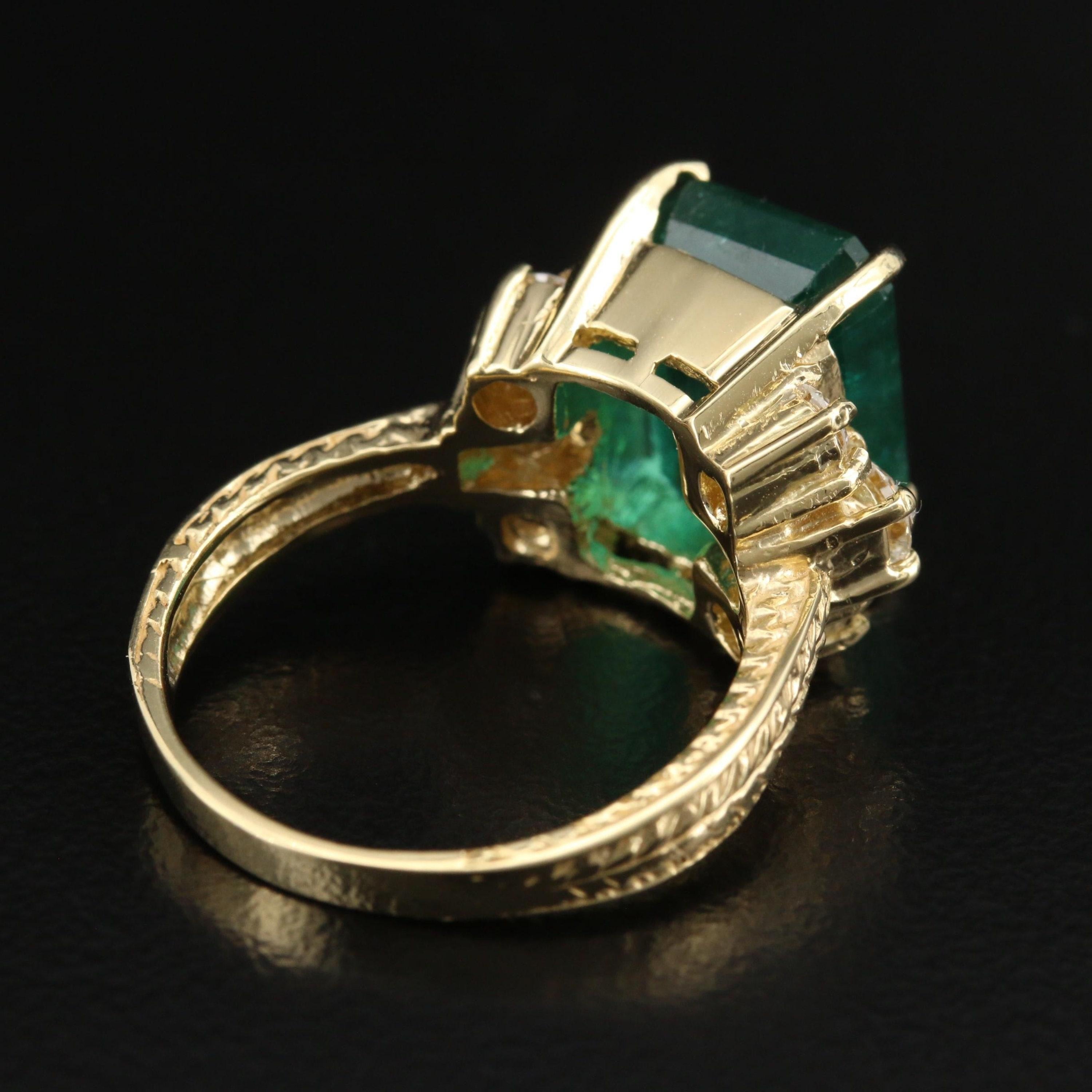 Art Deco 4 CT Certified Natural Emerald and Diamond Engagement Ring in 18K Gold For Sale 1