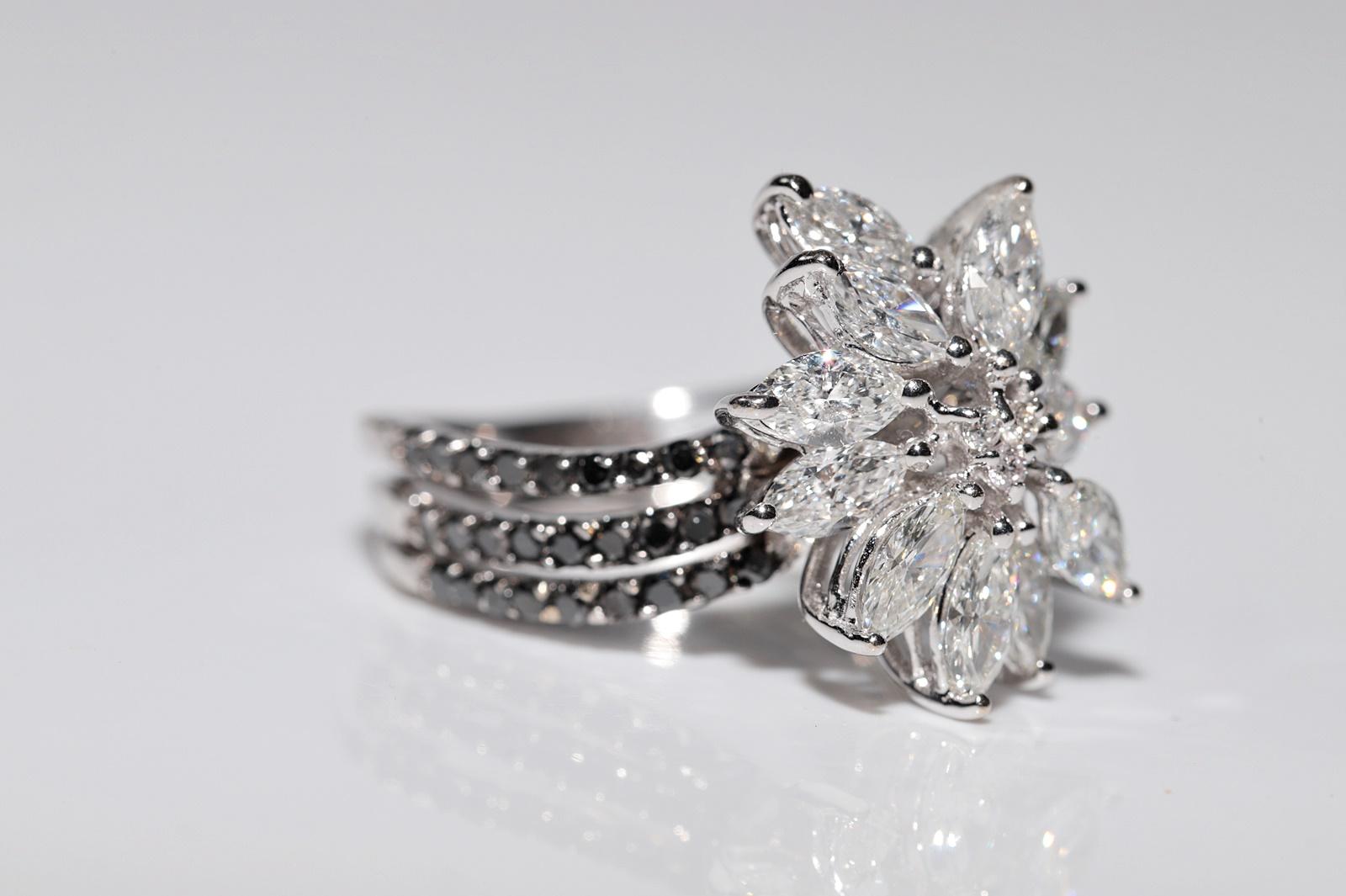 Women's 18k Gold Natural Marquise Cut Diamond Decorated Strong Ring For Sale