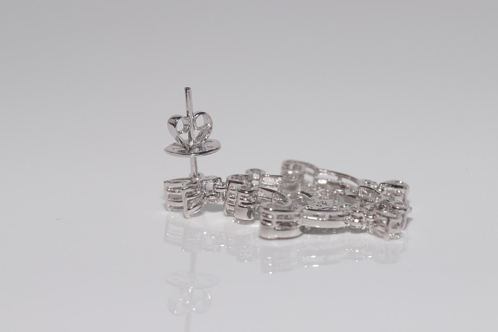 Boucle d'oreille pendante en or 18k avec diamant naturel taillé en poire et brillant en vente 6