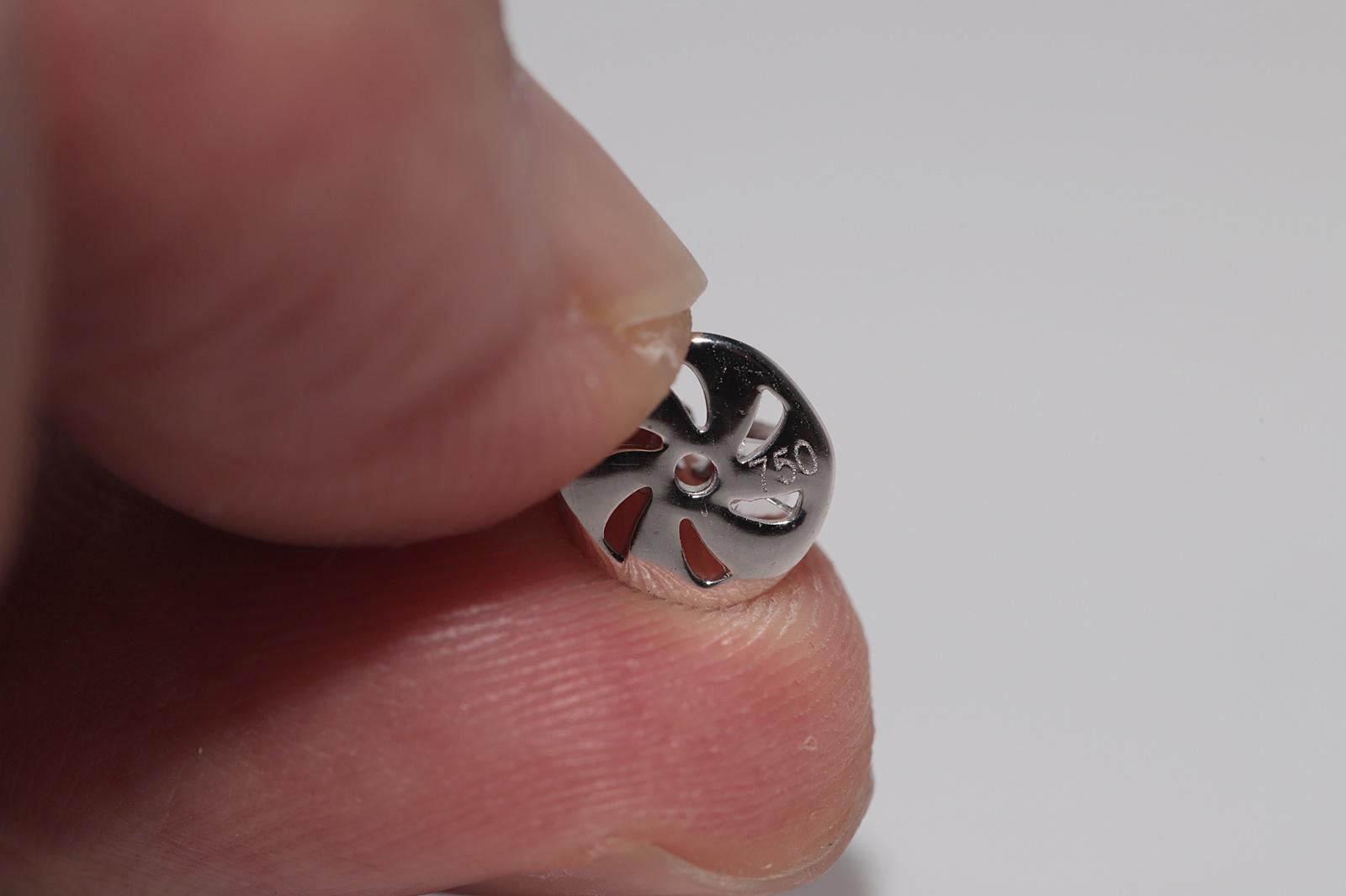 Boucle d'oreille pendante en or 18k avec diamant naturel taillé en poire et brillant en vente 7