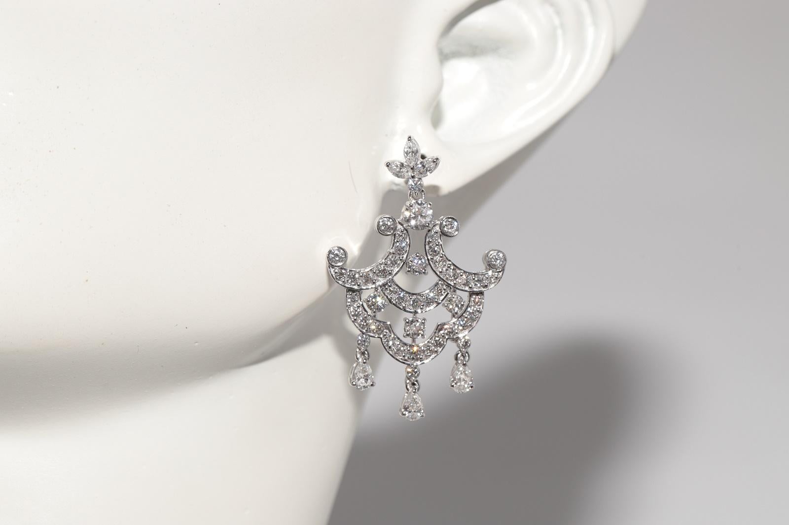 Boucle d'oreille pendante en or 18k avec diamant naturel taillé en poire et brillant en vente 11