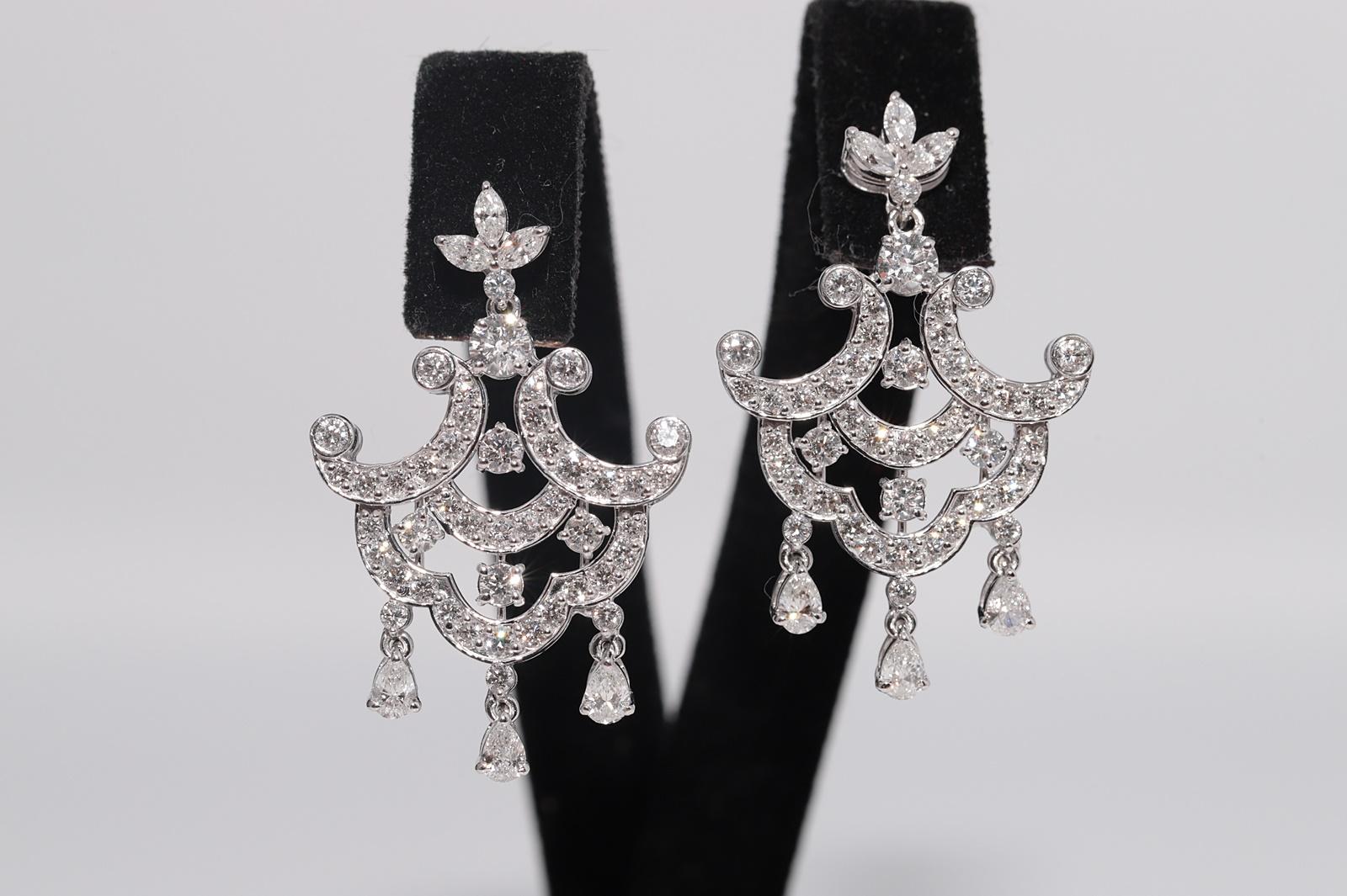 
En très bon état.
Le poids total est de 10,8 grammes.
La valeur totale du diamant est de 3,80 ct.
Le diamant est de couleur E-F et de pureté vvs1.
N'hésitez pas à nous contacter pour toute question.