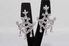 18k Gold Natural Pear Cut And Brilliant Cut Diamond Drop Earring