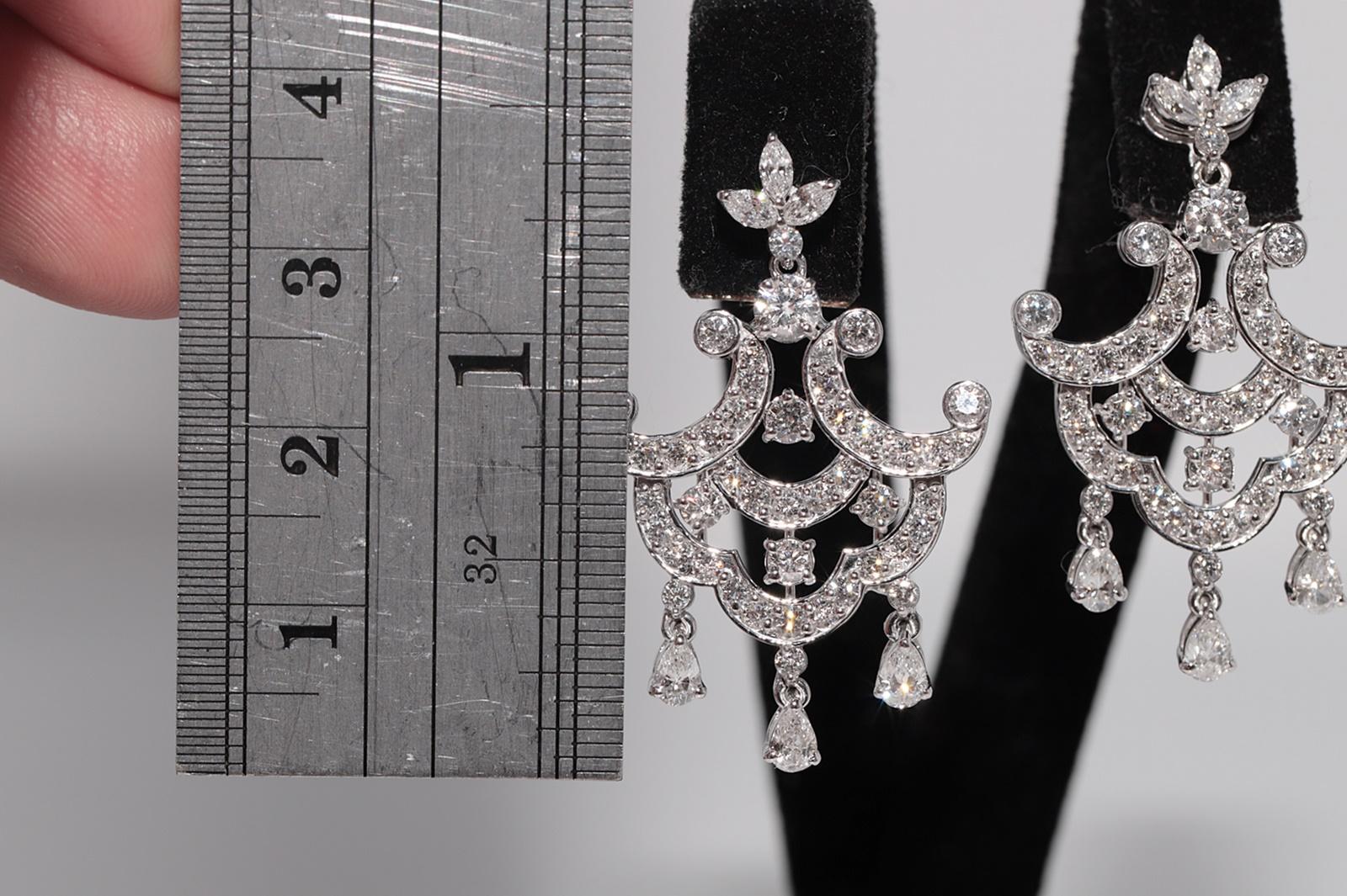 Moderne Boucle d'oreille pendante en or 18k avec diamant naturel taillé en poire et brillant en vente