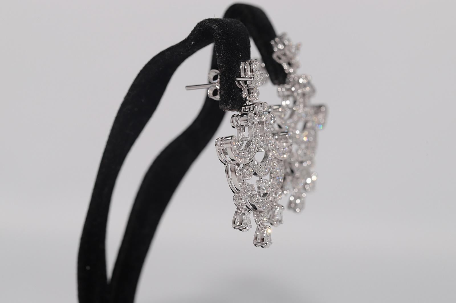 Taille brillant Boucle d'oreille pendante en or 18k avec diamant naturel taillé en poire et brillant en vente