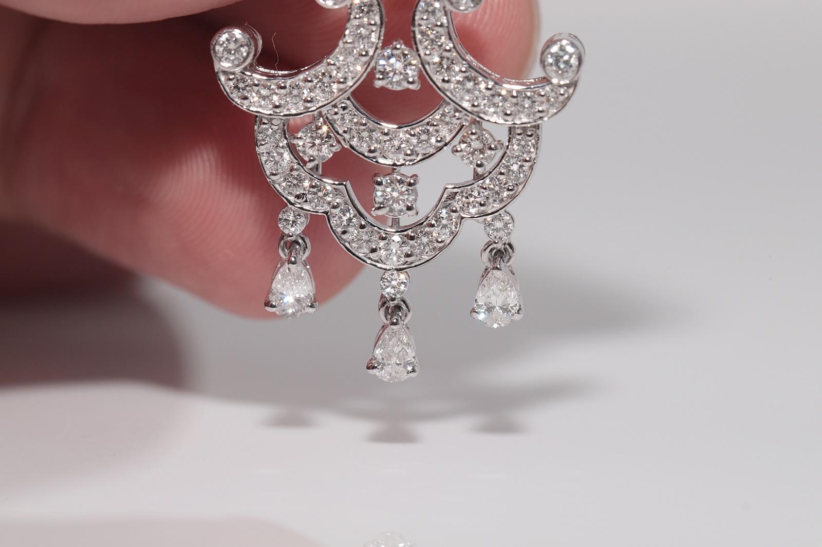 Boucle d'oreille pendante en or 18k avec diamant naturel taillé en poire et brillant en vente 1