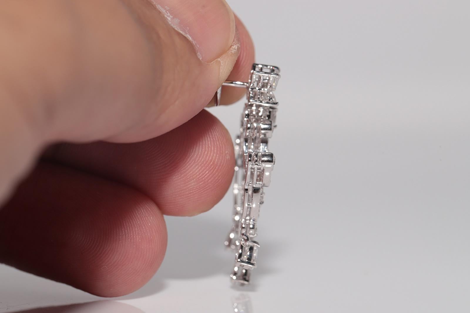 Boucle d'oreille pendante en or 18k avec diamant naturel taillé en poire et brillant en vente 2