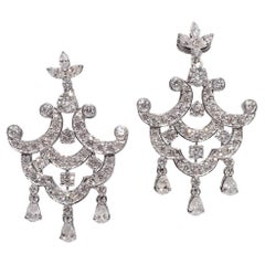 18k Gold Natural Pear Cut And Brilliant Cut Diamond Drop Earring