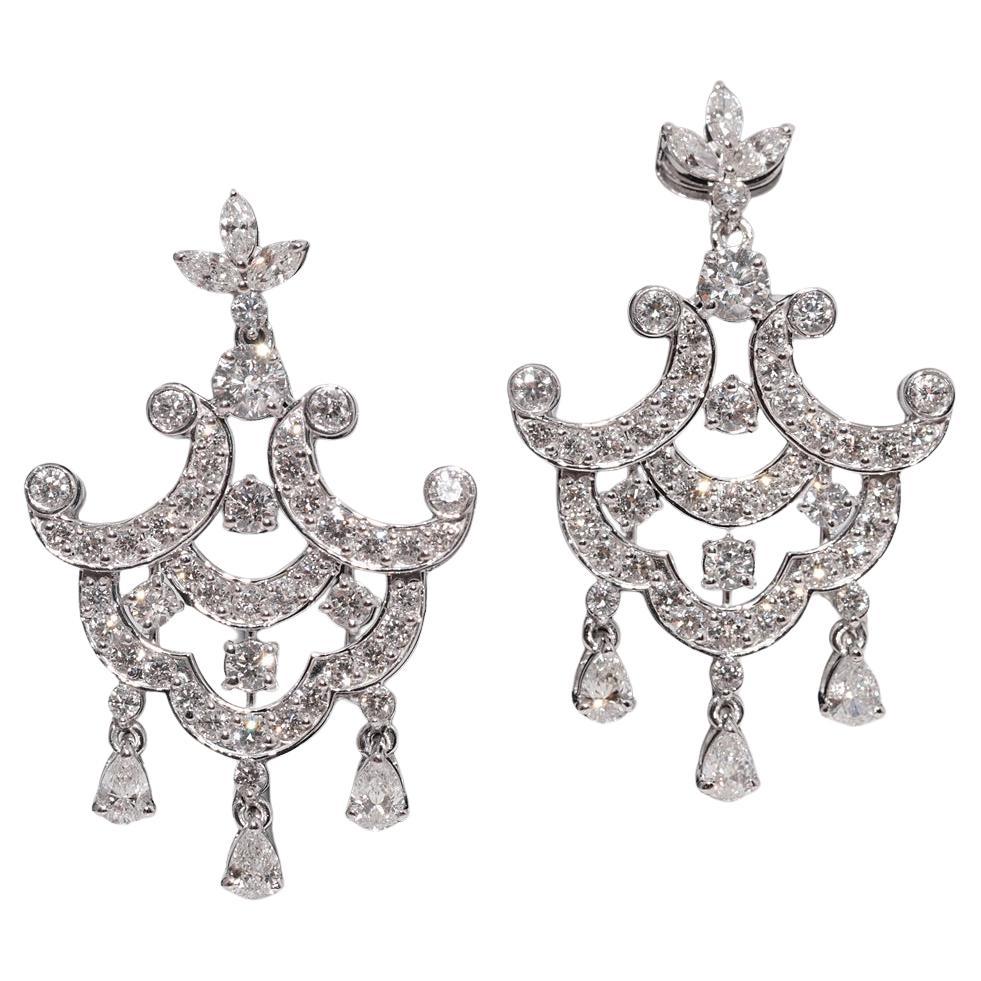 Boucle d'oreille pendante en or 18k avec diamant naturel taillé en poire et brillant