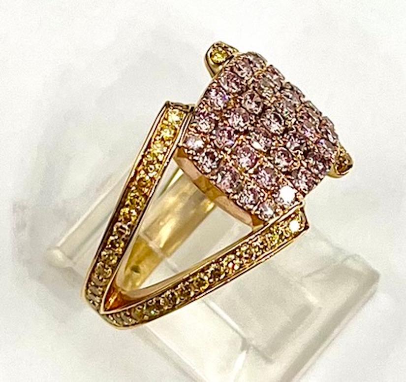 18 Karat Gold Ring mit natürlichen rosa und gelben Diamanten im Zustand „Neu“ im Angebot in San Diego, CA