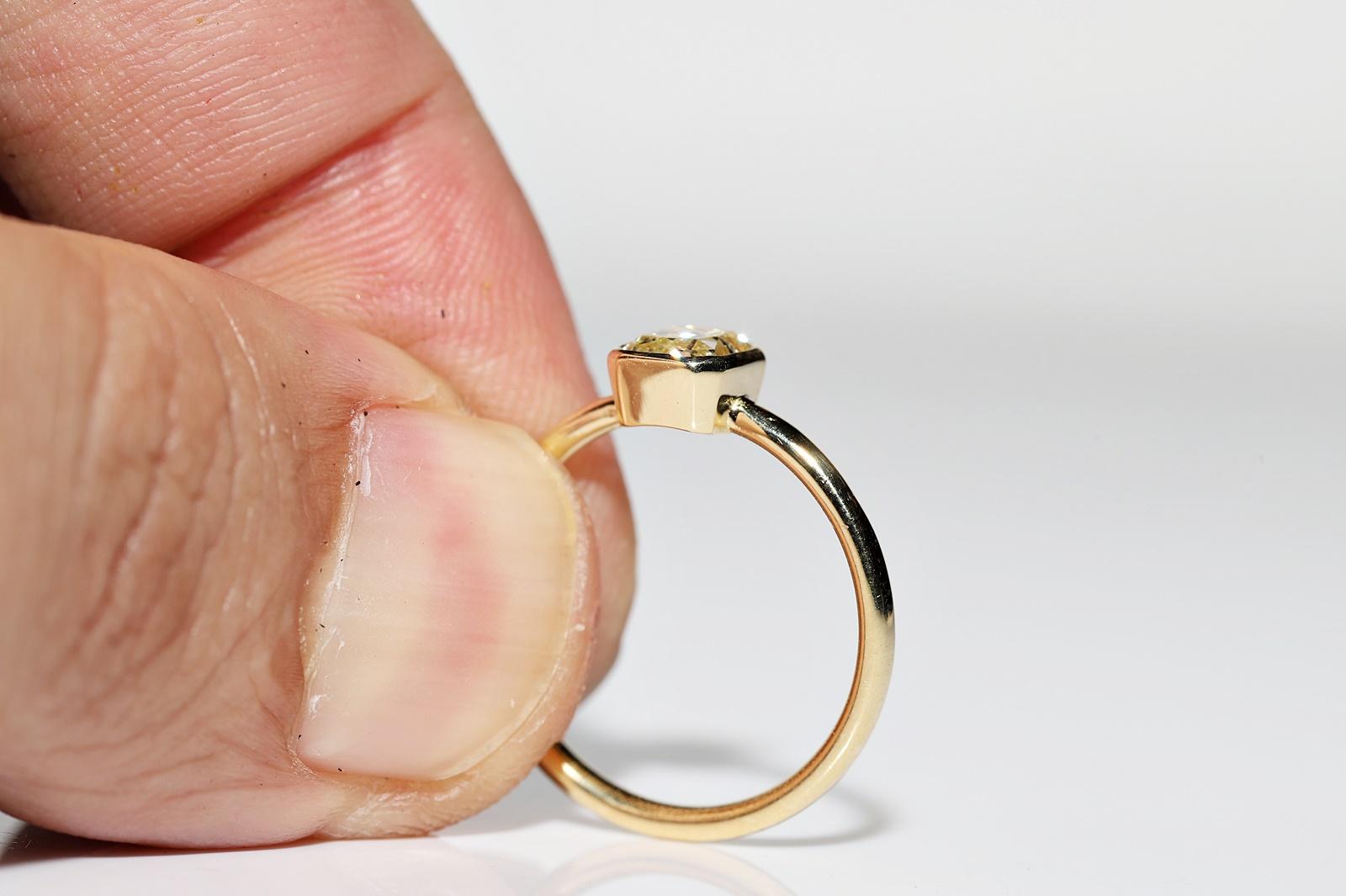  18 Karat Gold Natürlicher Strahlenschliff Diamant Dekorierter Solitär Ring im Angebot 4