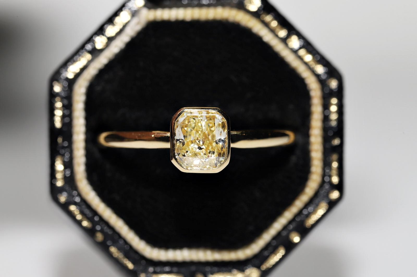 In very good condition.
Total weight is 2.7 grams.
Totally is diamond 1.05 ct.
The diamond is has Fancy color and s2 clarity.
Ring size is US 6.8 (We offer free resizing)
We can make any size.
Box is not included.
Please contact for any questions.

