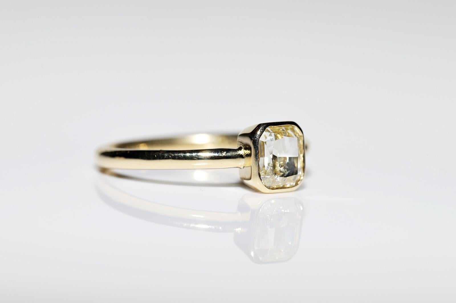  18 Karat Gold Natürlicher Strahlenschliff Diamant Dekorierter Solitär Ring Damen im Angebot
