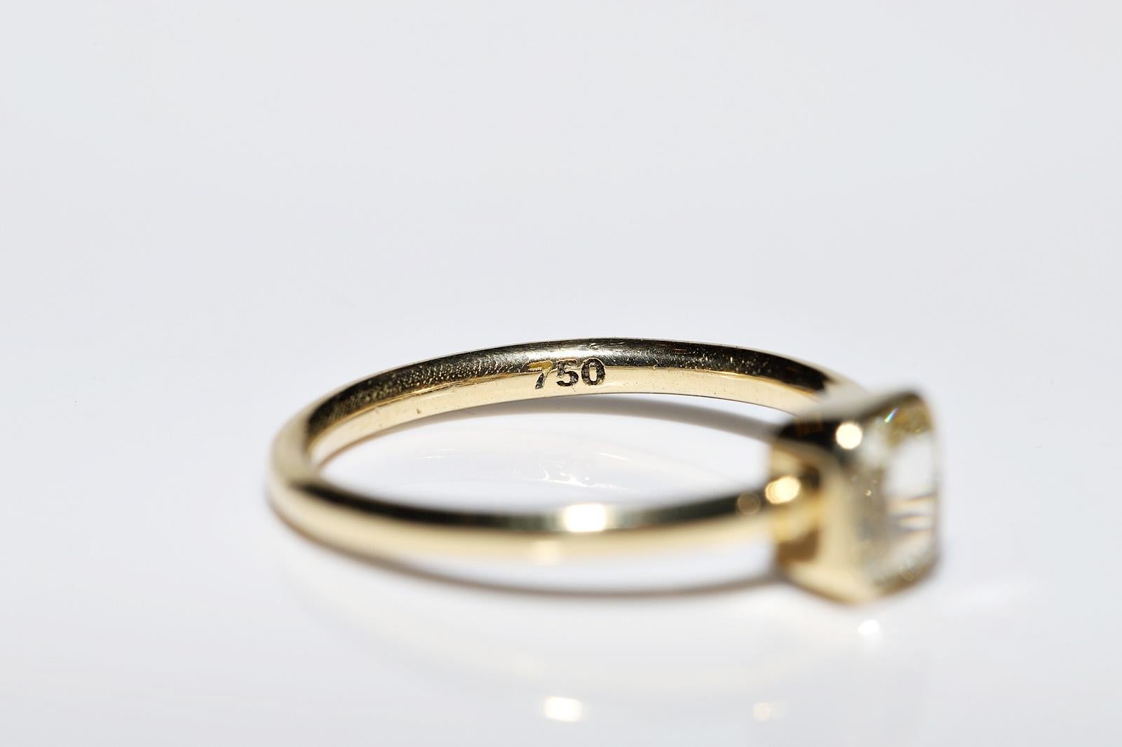 Bague solitaire en or 18k ornée d'un diamant naturel de taille rayonnante en vente 2