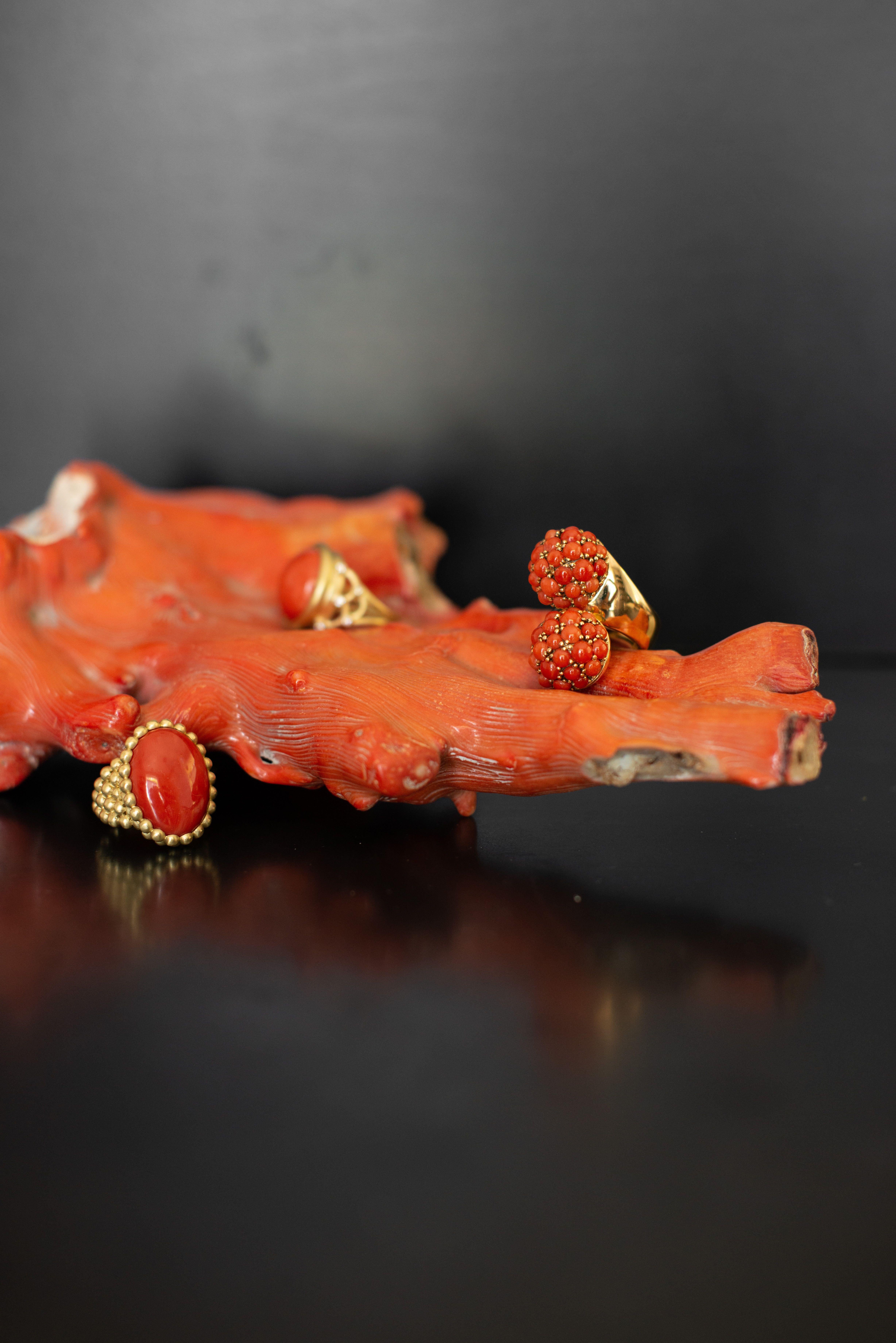 18k Gold Red Coral Gold Bypass Ring im Zustand „Neu“ im Angebot in Darien, CT