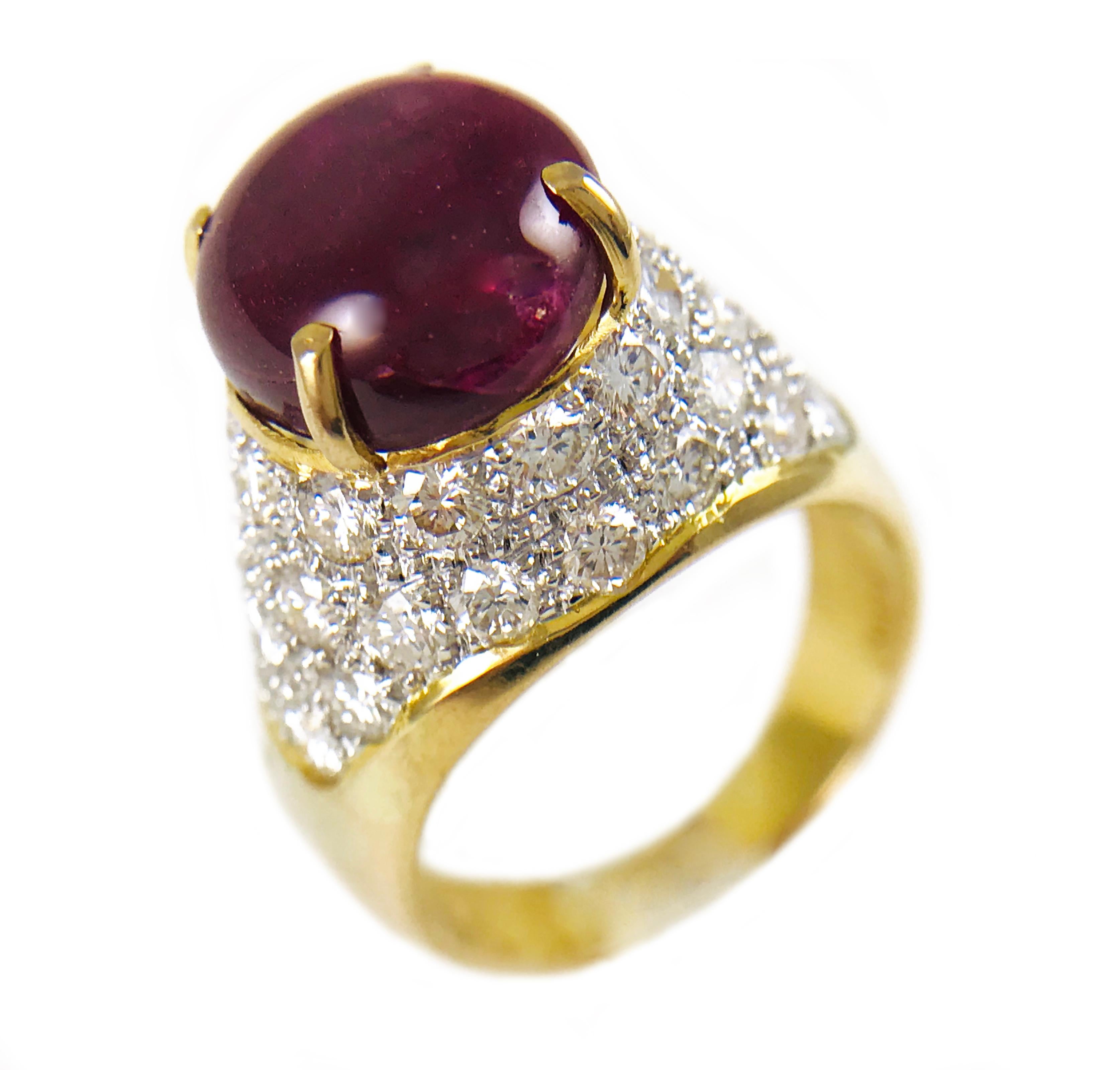 Round Cut Yellow Gold Natural Ruby Cabochon Diamond Ring, circa 1995 For Sale