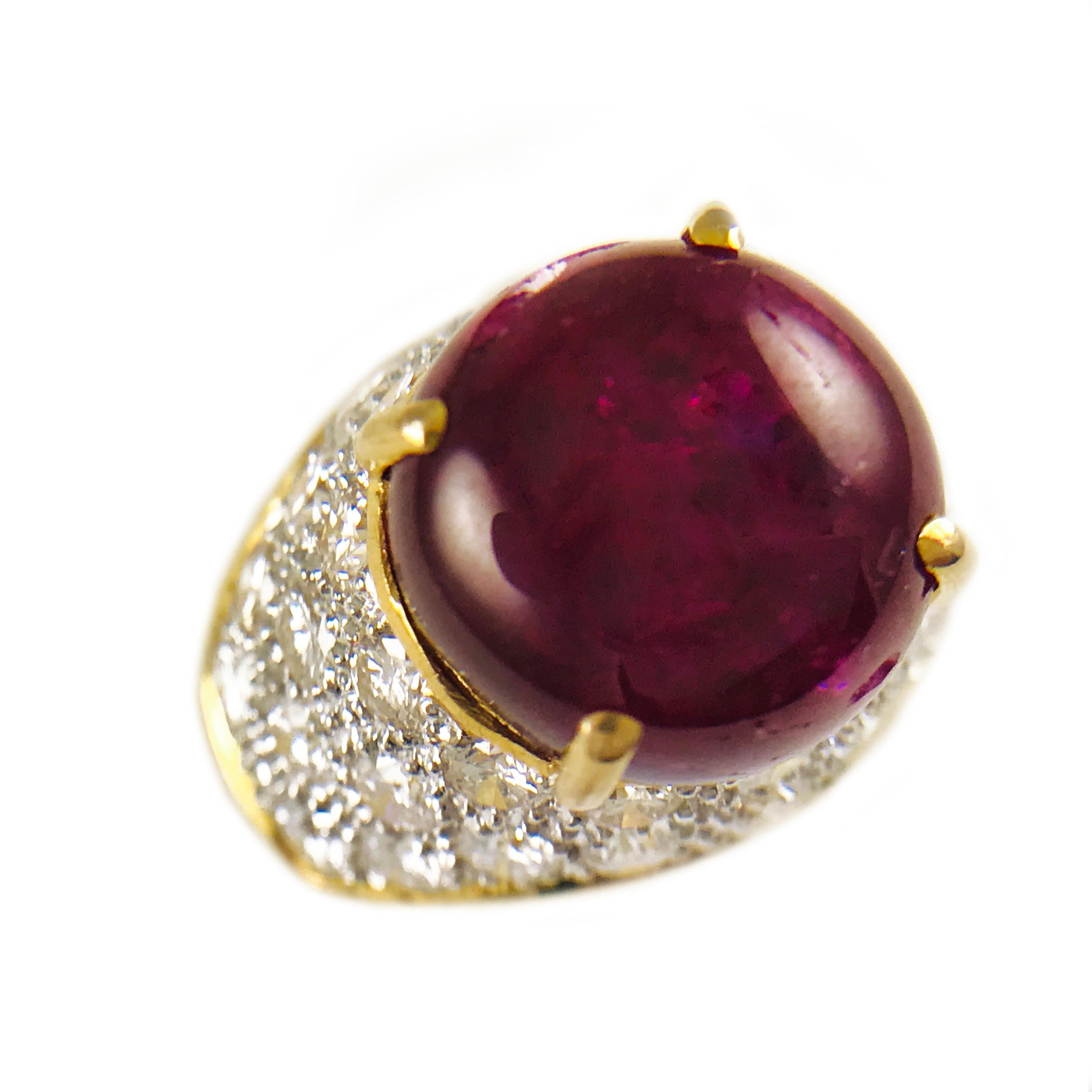 Yellow Gold Natural Ruby Cabochon Diamond Ring, circa 1995 In Good Condition For Sale In Palm Desert, CA