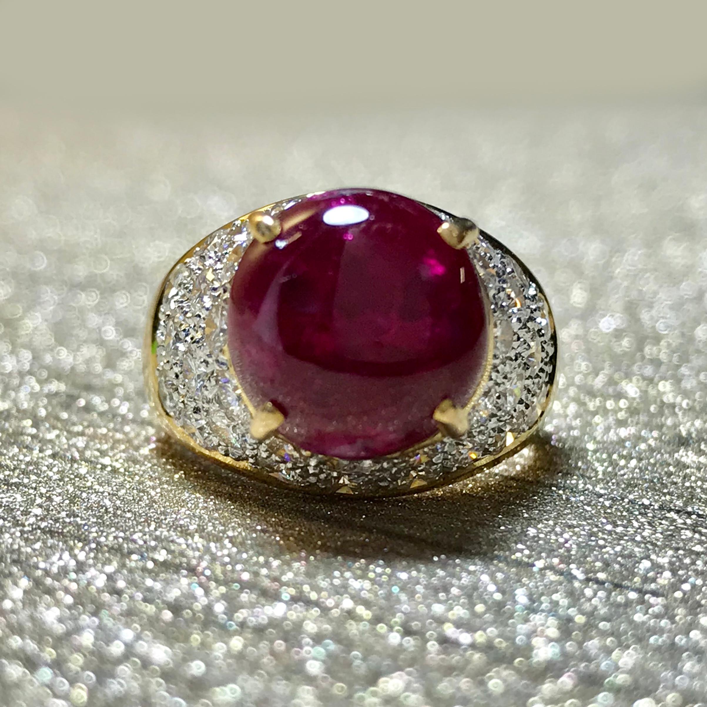 Women's or Men's Yellow Gold Natural Ruby Cabochon Diamond Ring, circa 1995 For Sale