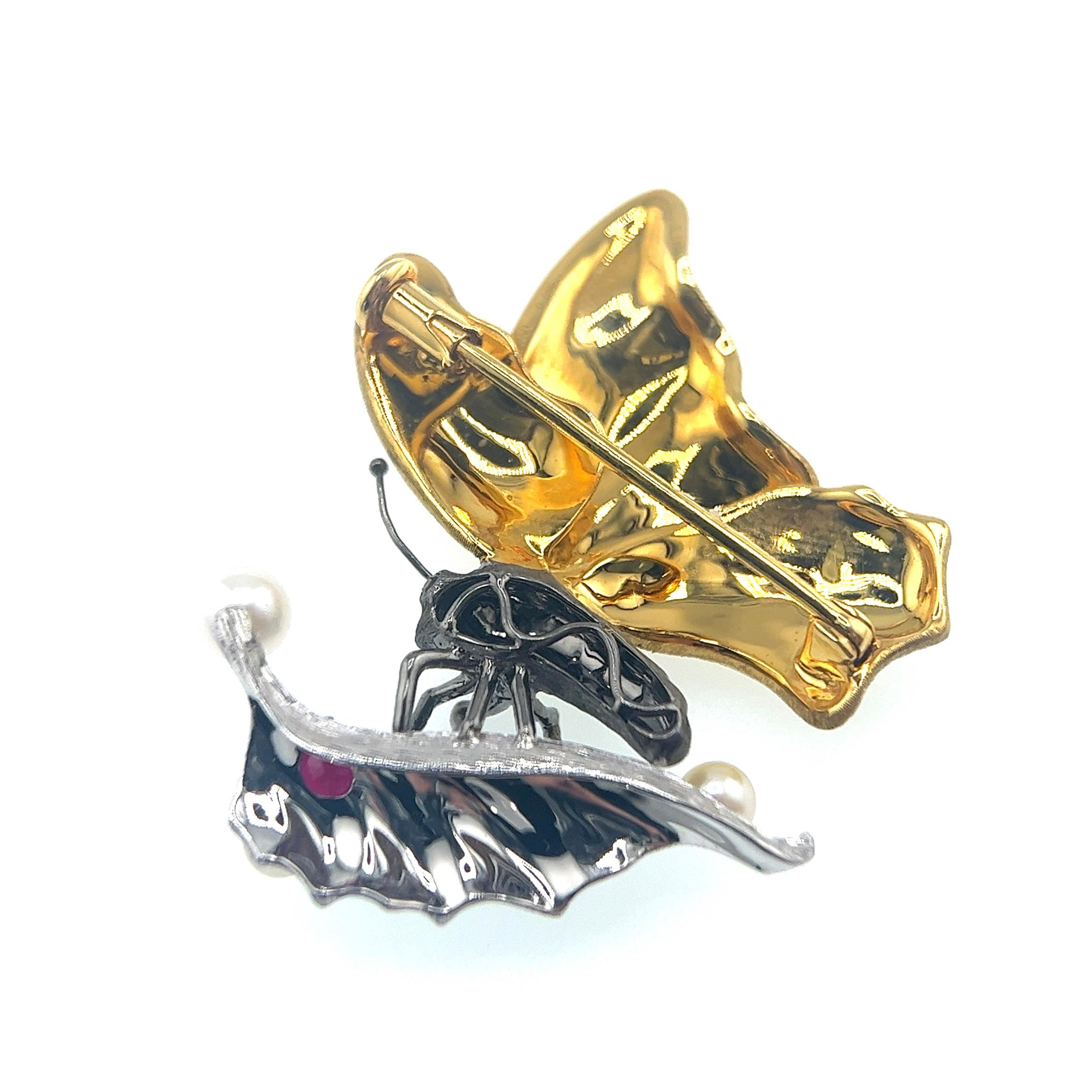 18K Gold Natürlicher Rubin & Diamant Schmetterling & Blatt-Anhänger Brosche 

1 Rubin - 0,25 CT
2 Rubine - 0,03 CT
10 Diamanten - 0,02 CT
18K Gold - 7,64 GM